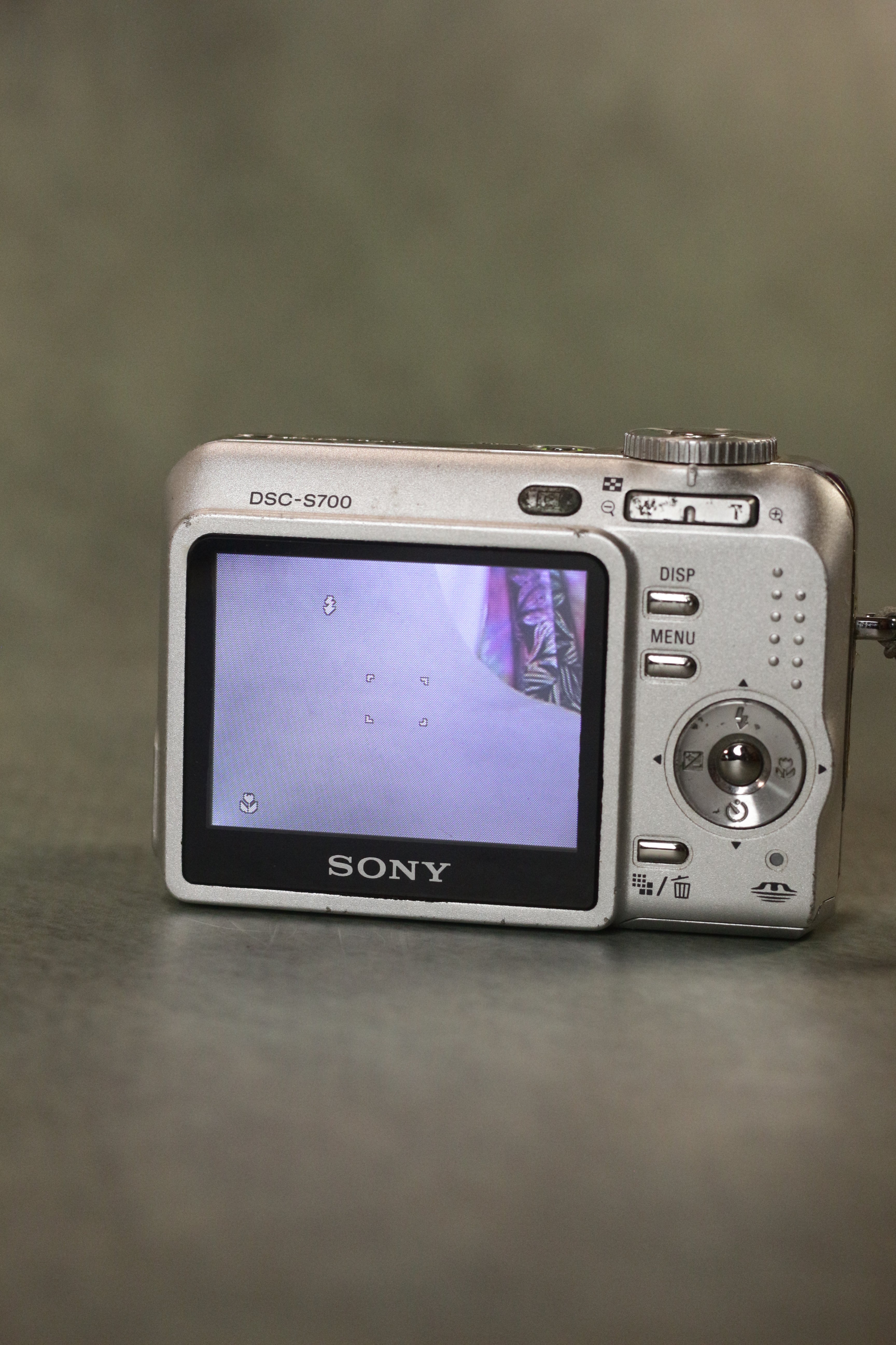 Sony Cyber-shot DSC-S700