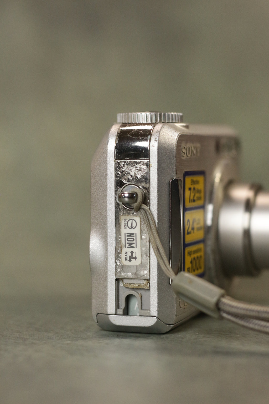 Sony Cyber-shot DSC-S700