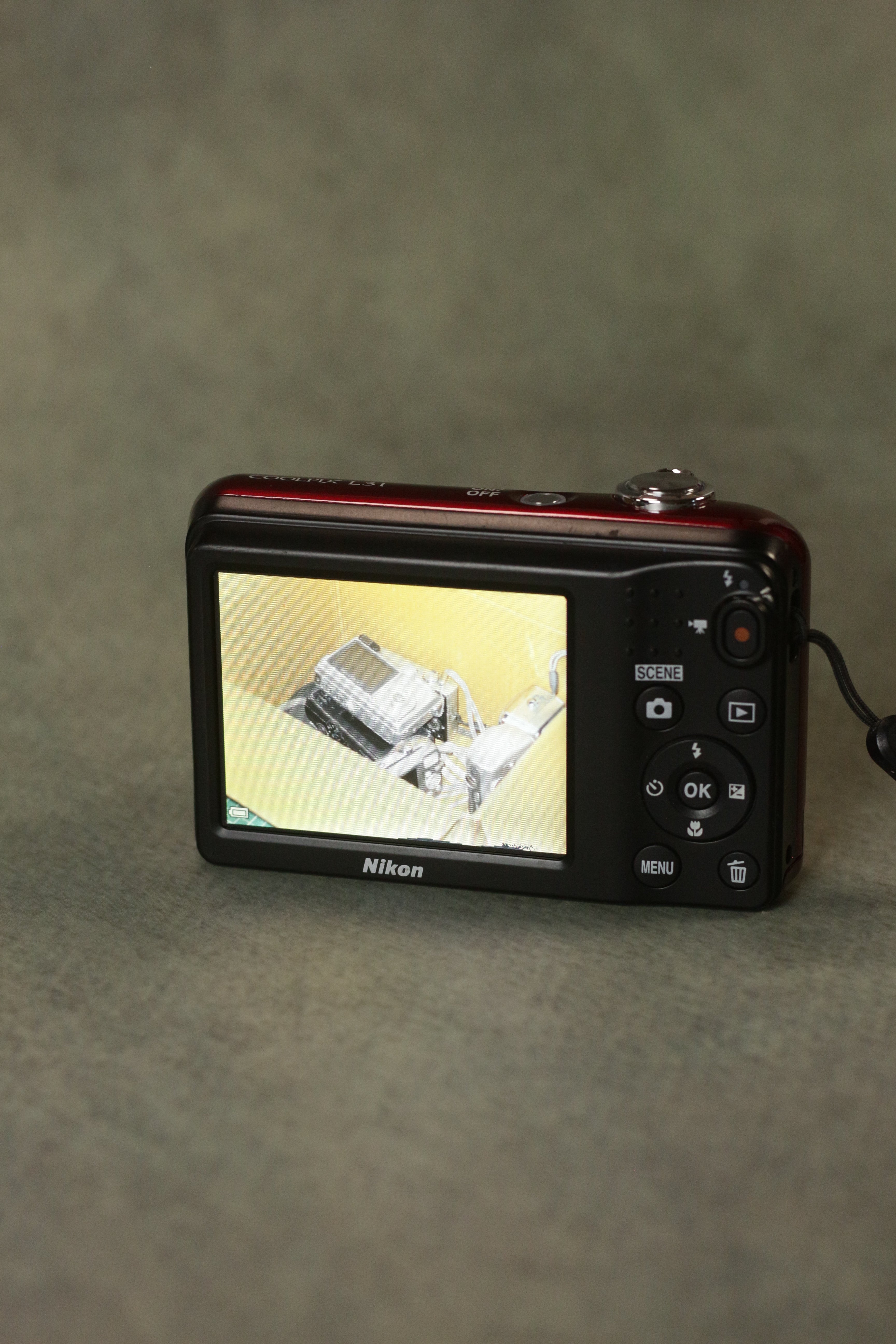 Nikon Coolpix L31 (Deep Red)