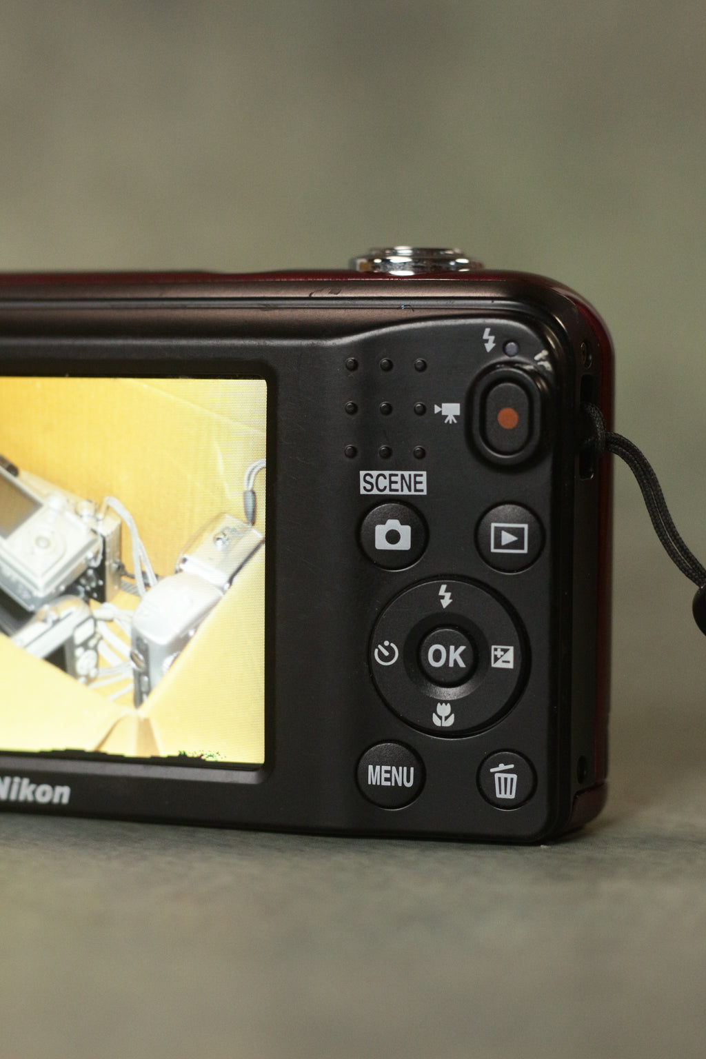 Nikon Coolpix L31 (Deep Red)
