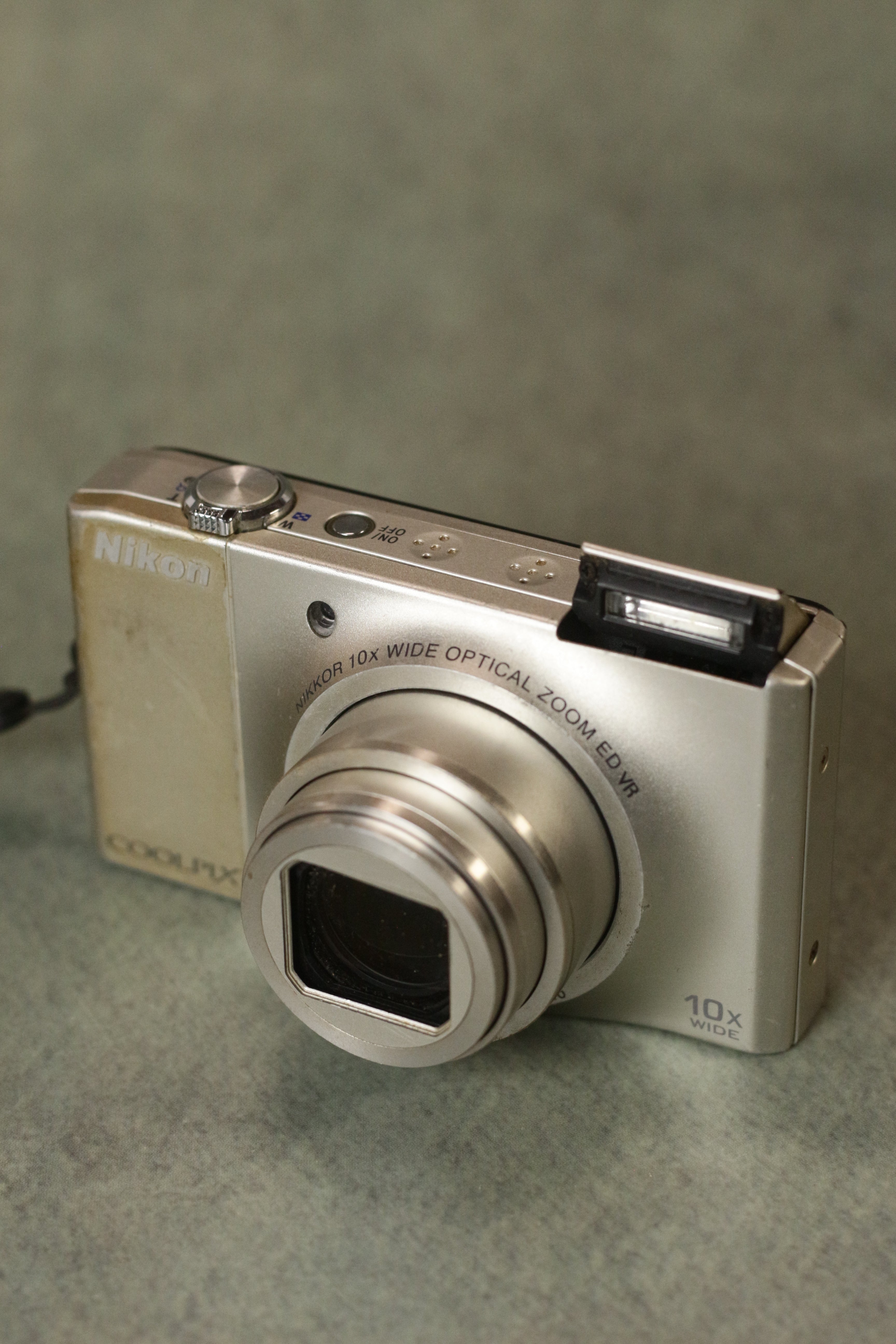 Nikon Coolpix S8000