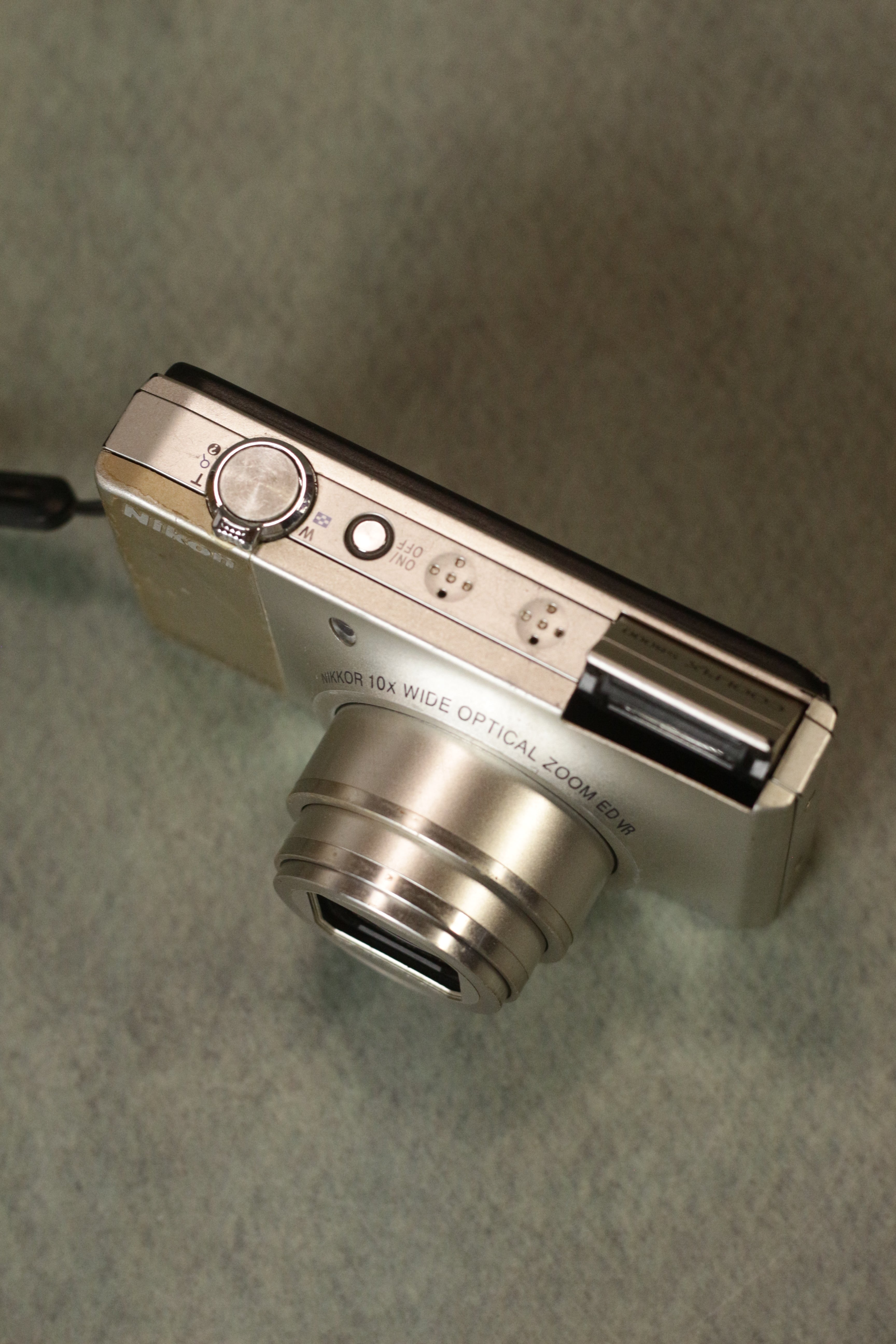 Nikon Coolpix S8000
