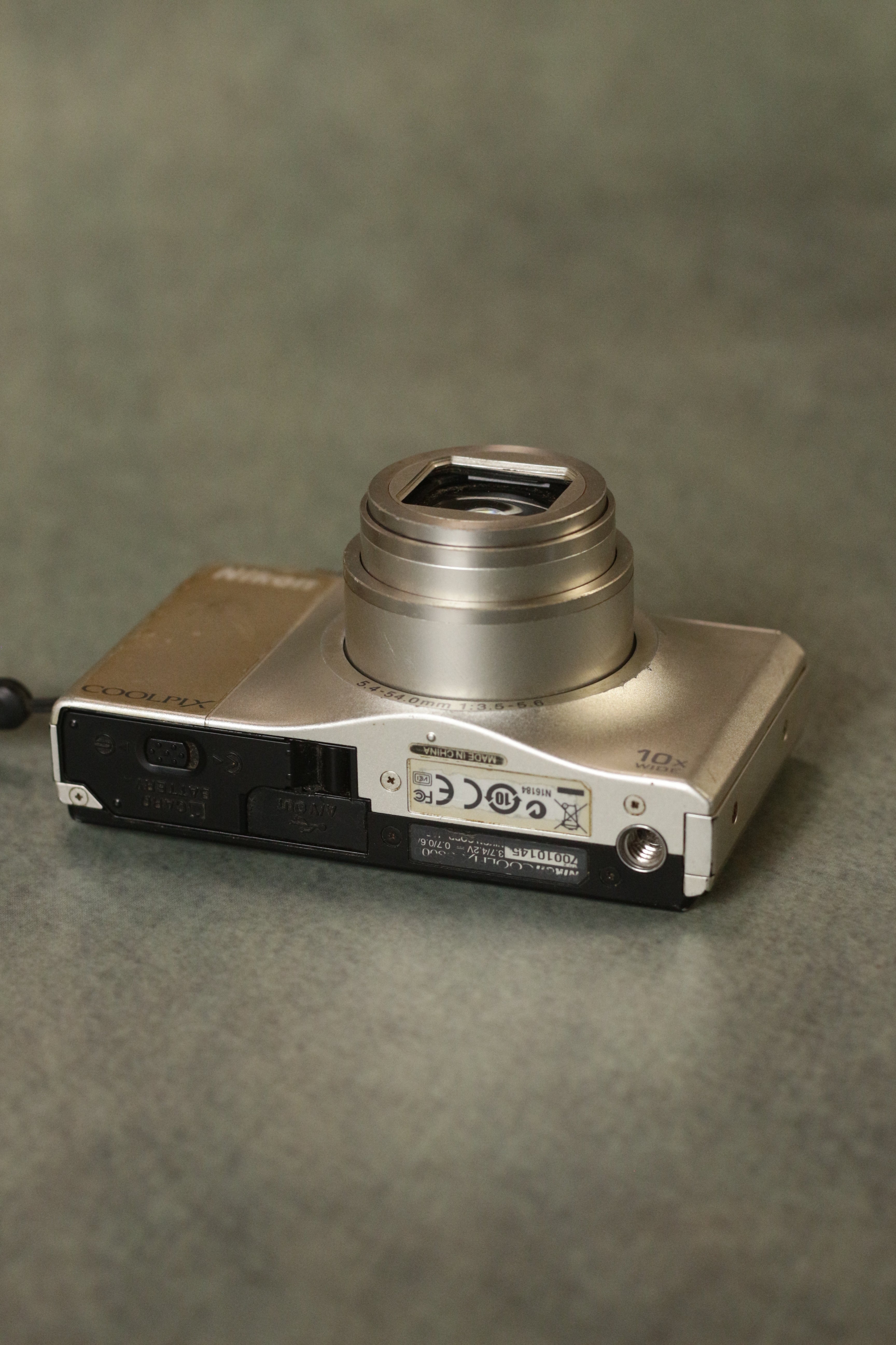 Nikon Coolpix S8000
