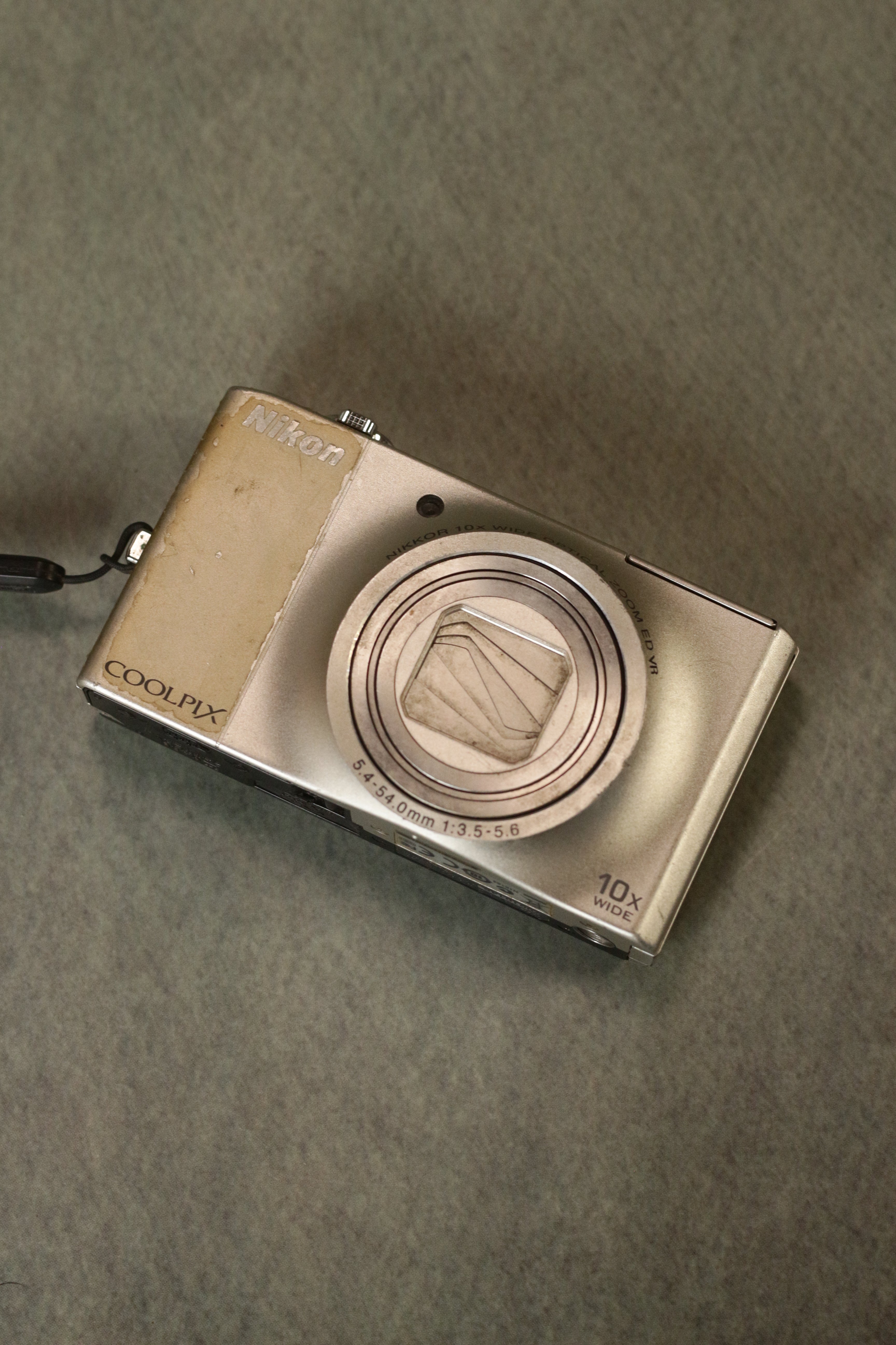 Nikon Coolpix S8000