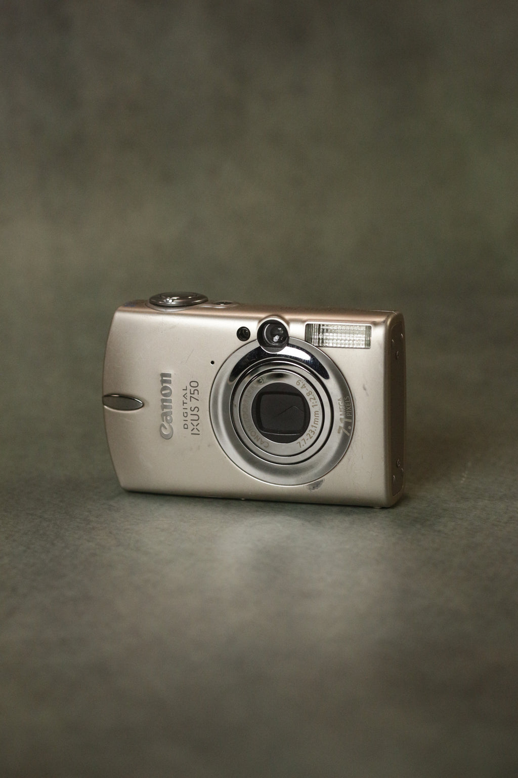 Canon Digital IXUS 750