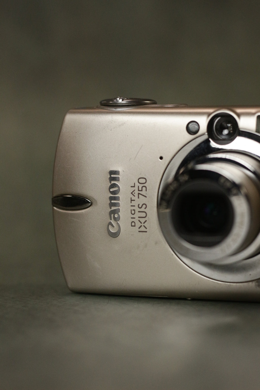Canon Digital IXUS 750