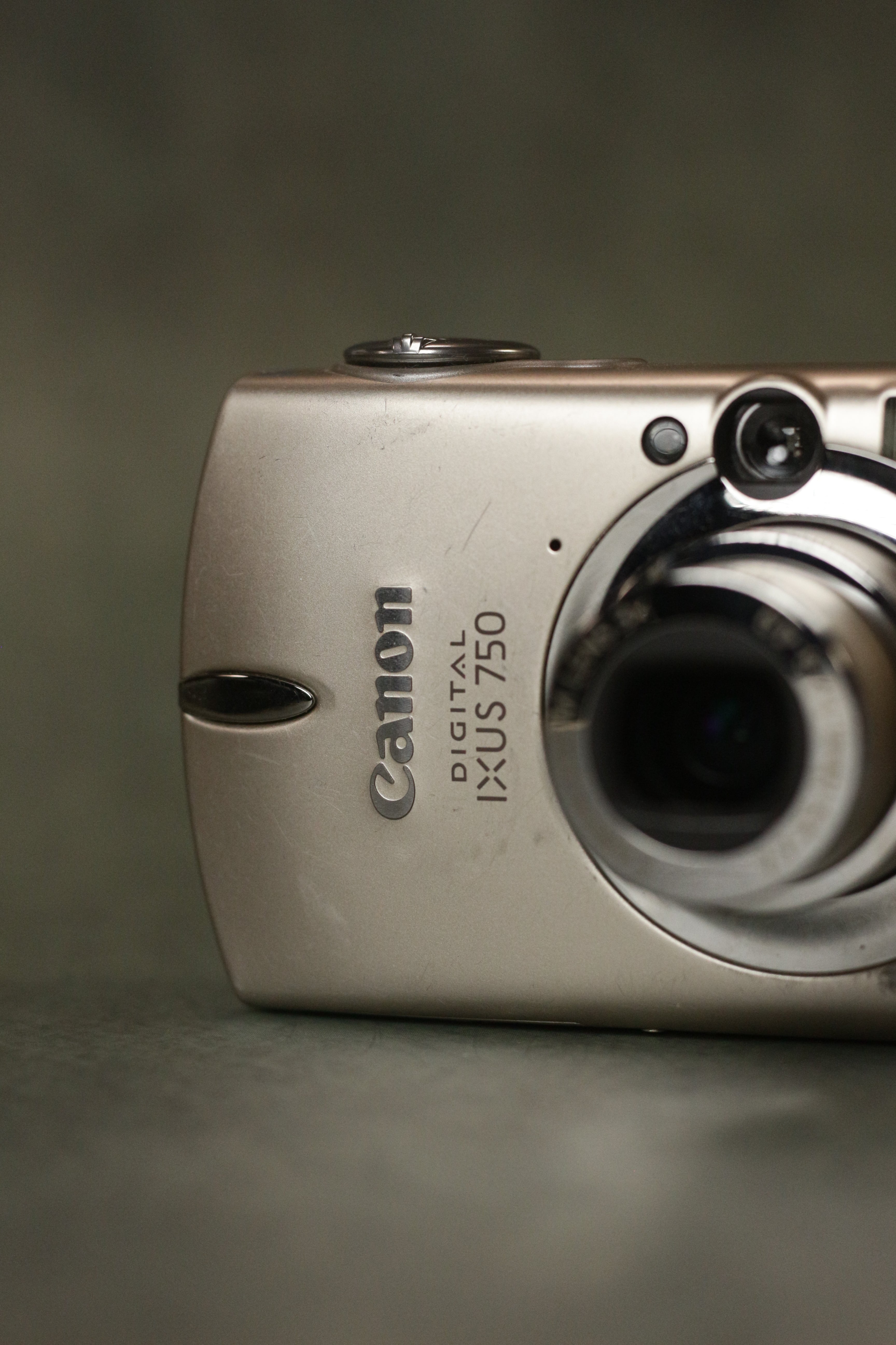 Canon Digital IXUS 750