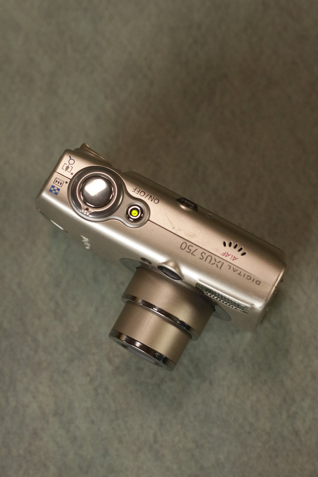 Canon Digital IXUS 750