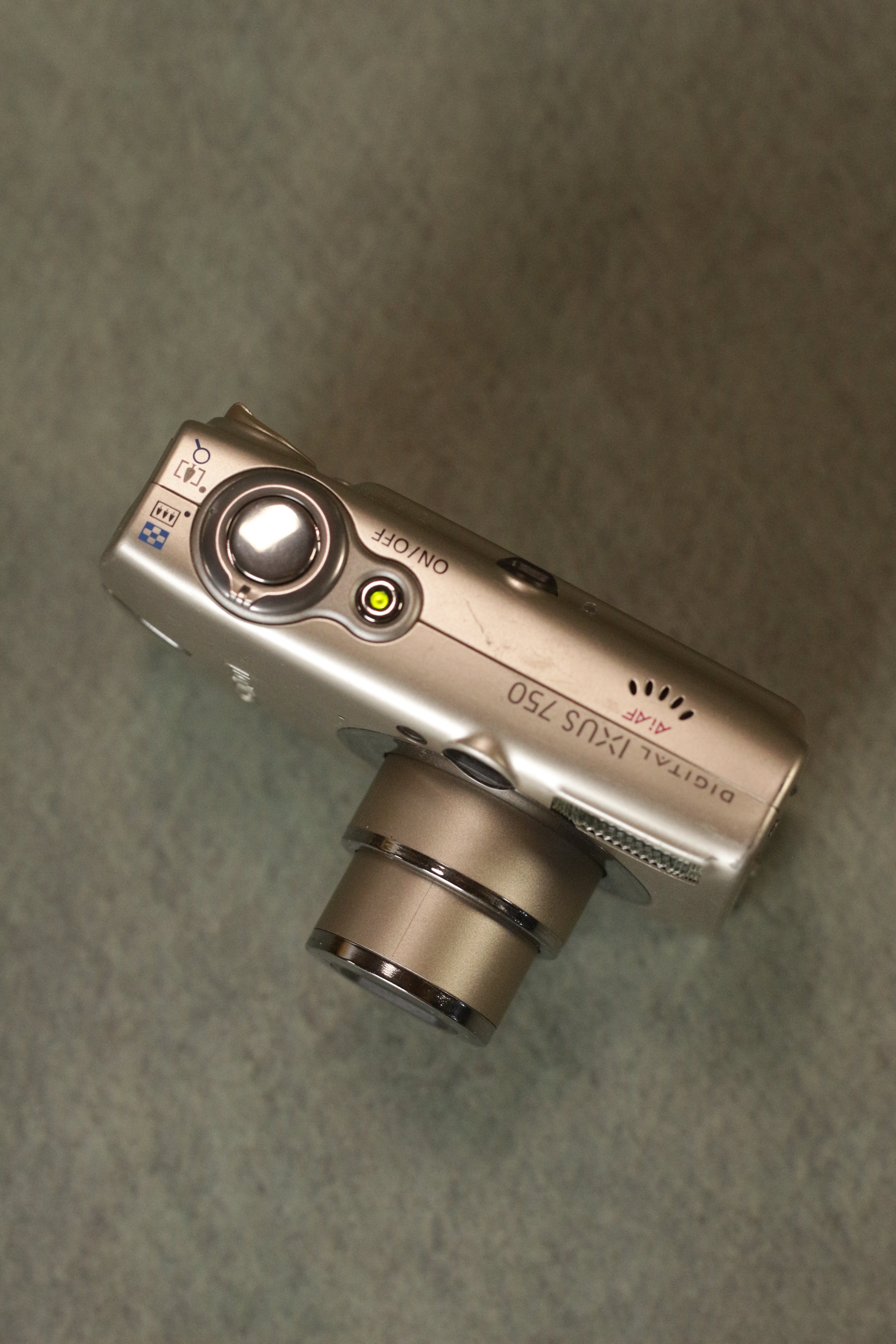 Canon Digital IXUS 750