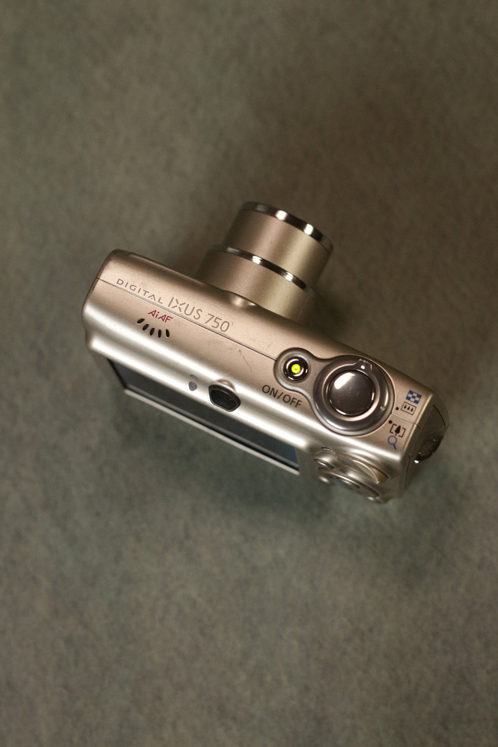 Canon Digital IXUS 750