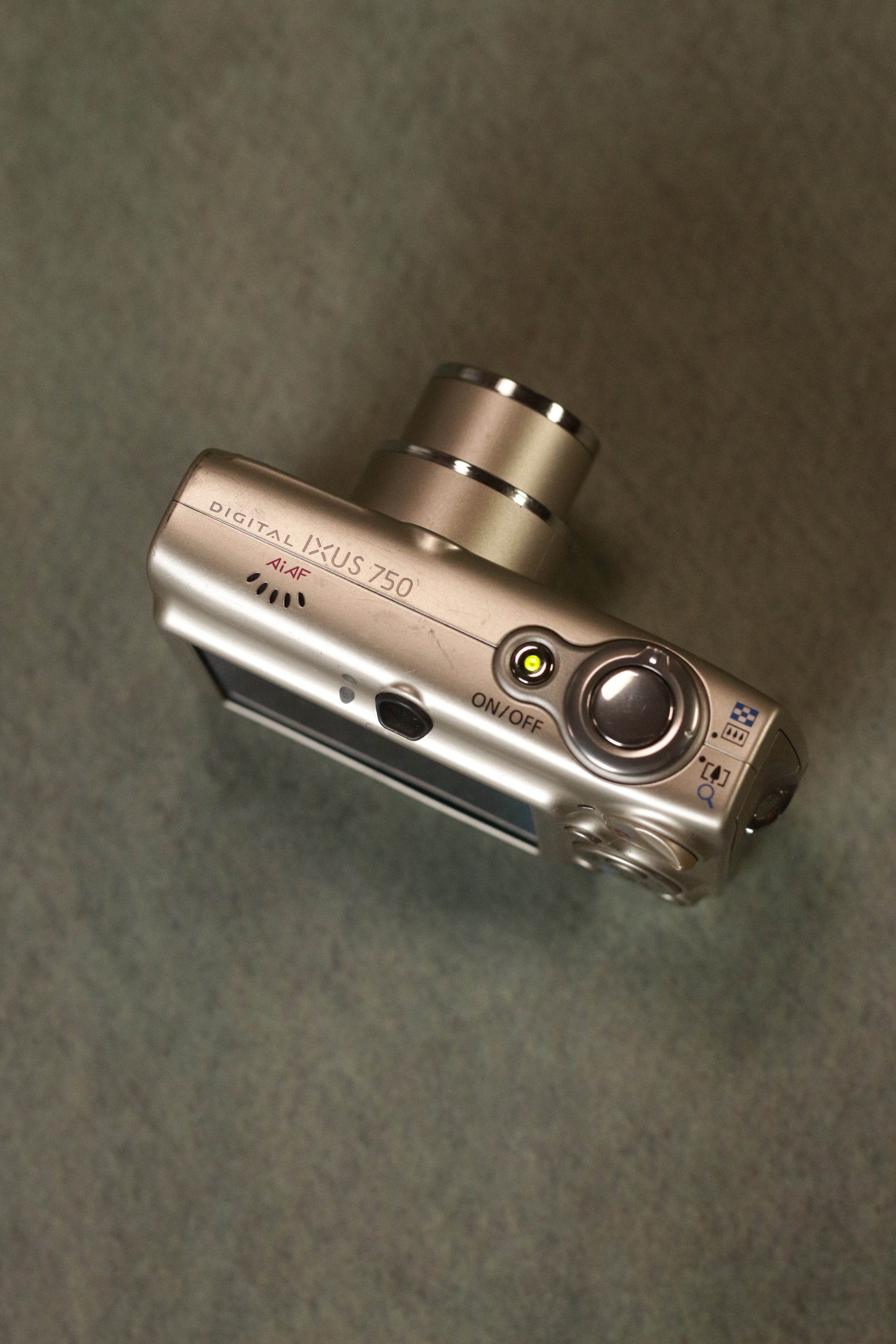 Canon Digital IXUS 750