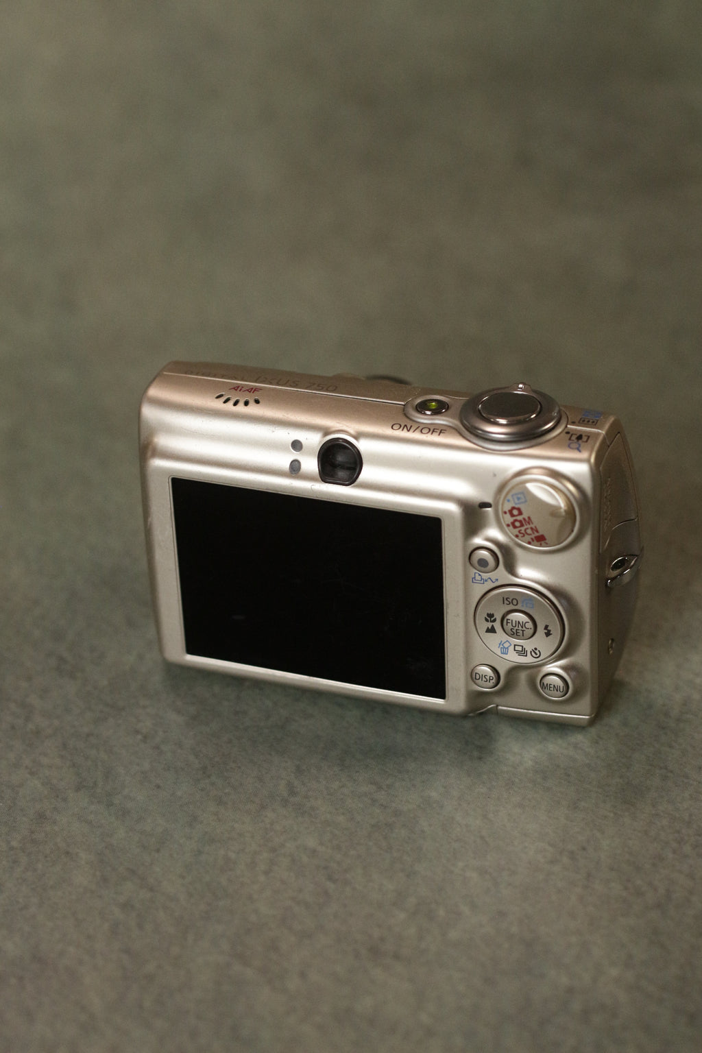 Canon Digital IXUS 750