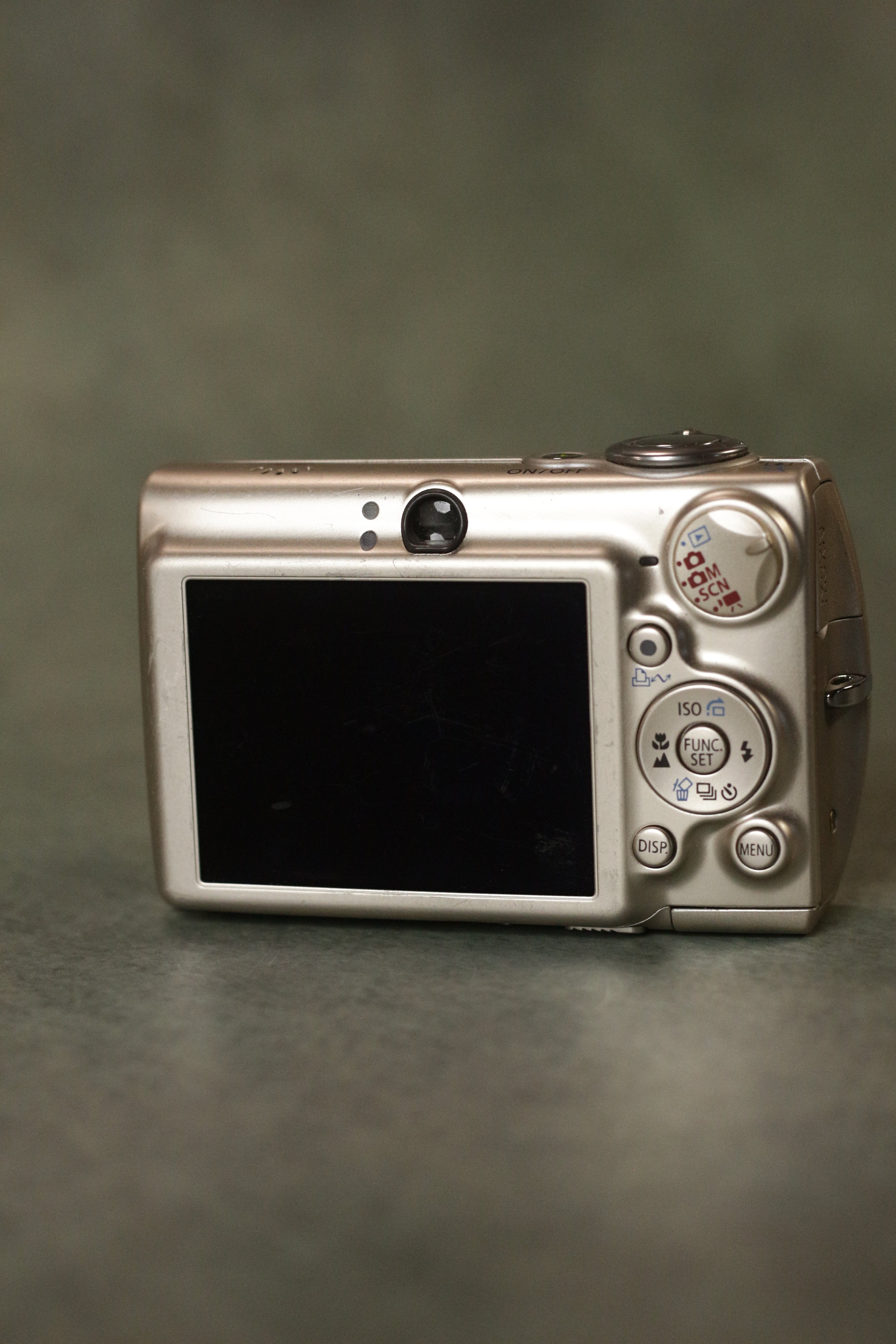 Canon Digital IXUS 750