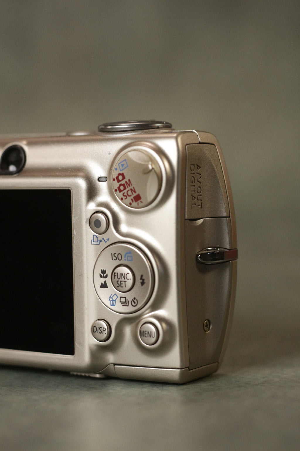 Canon Digital IXUS 750