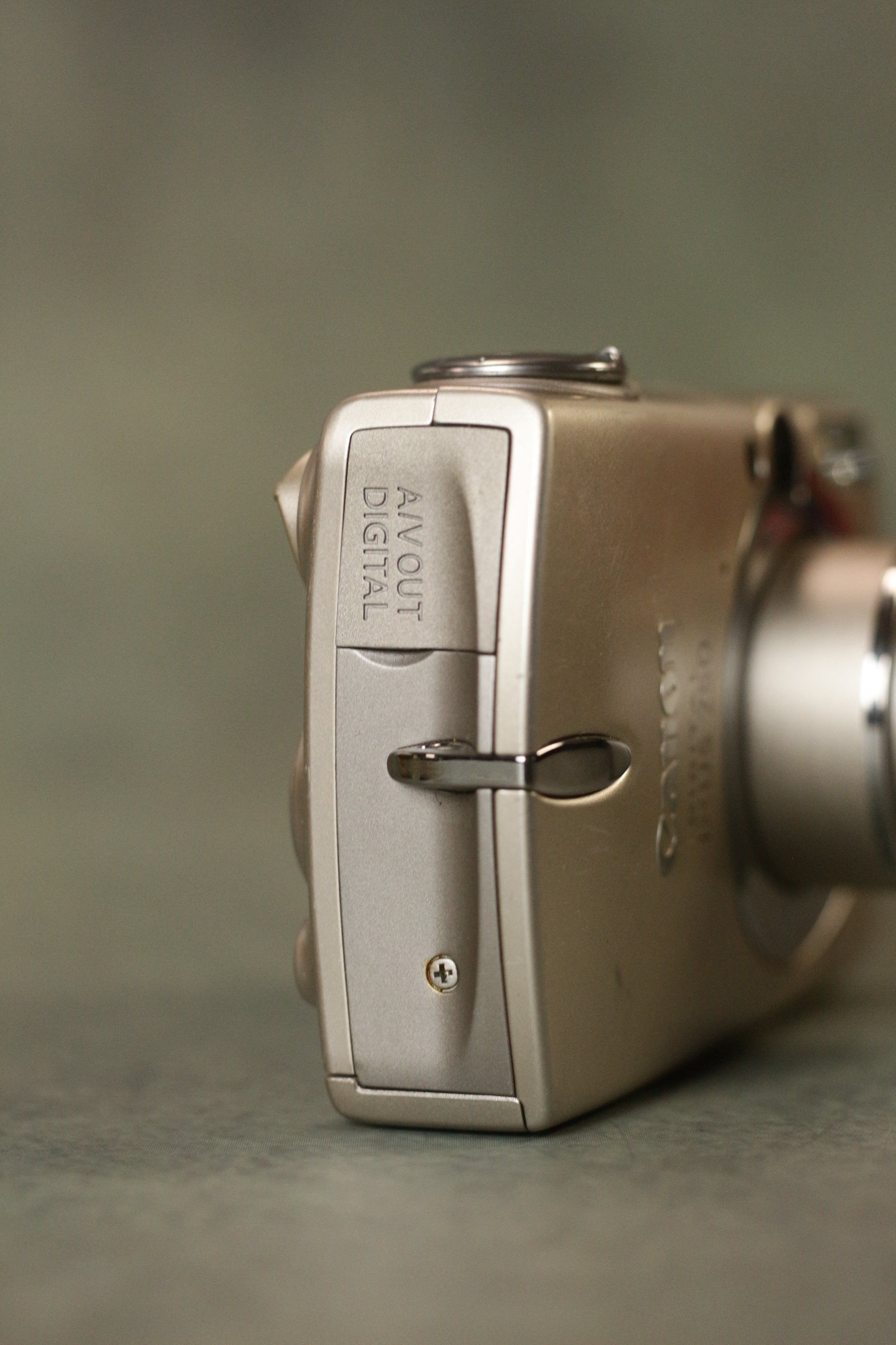 Canon Digital IXUS 750