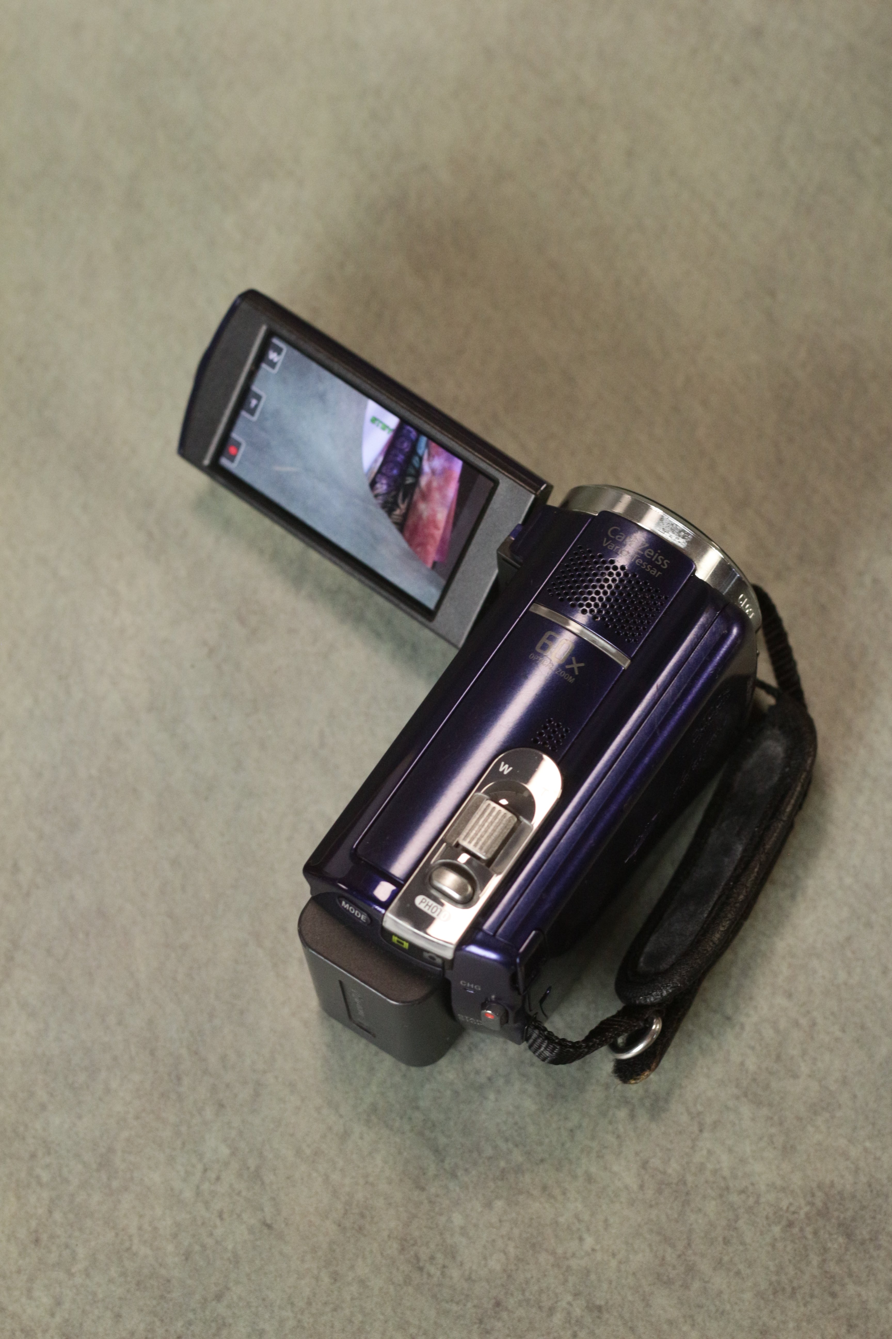 Sony Handycam DCR-SR68 (Deep Blue)