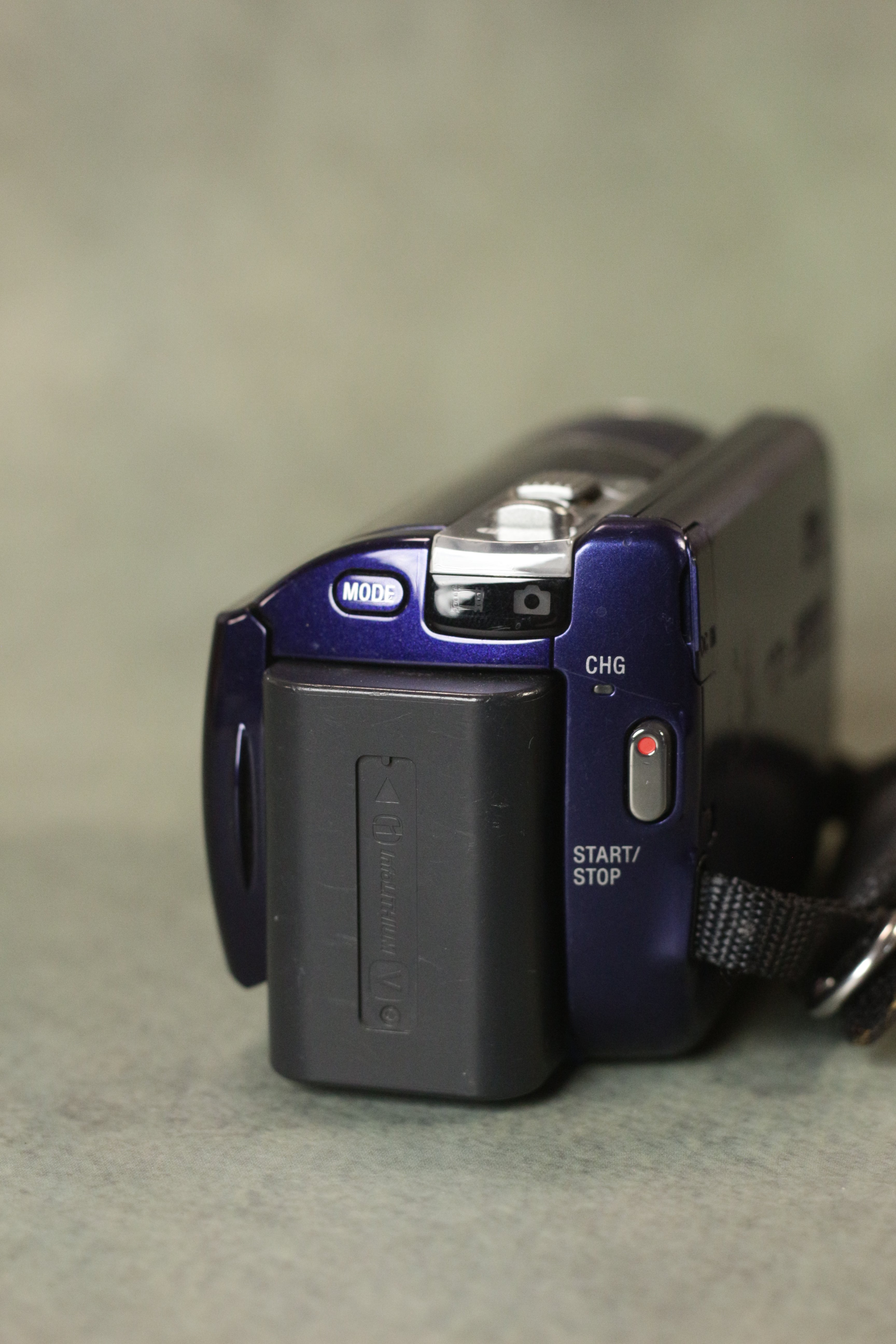 Sony Handycam DCR-SR68 (Deep Blue)