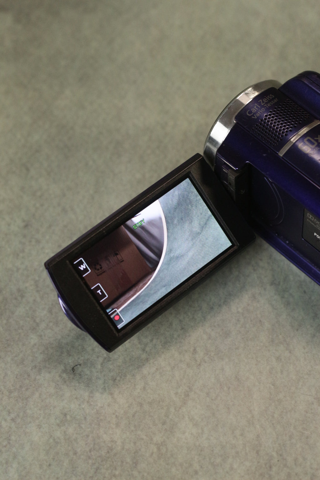 Sony Handycam DCR-SR68 (Deep Blue)