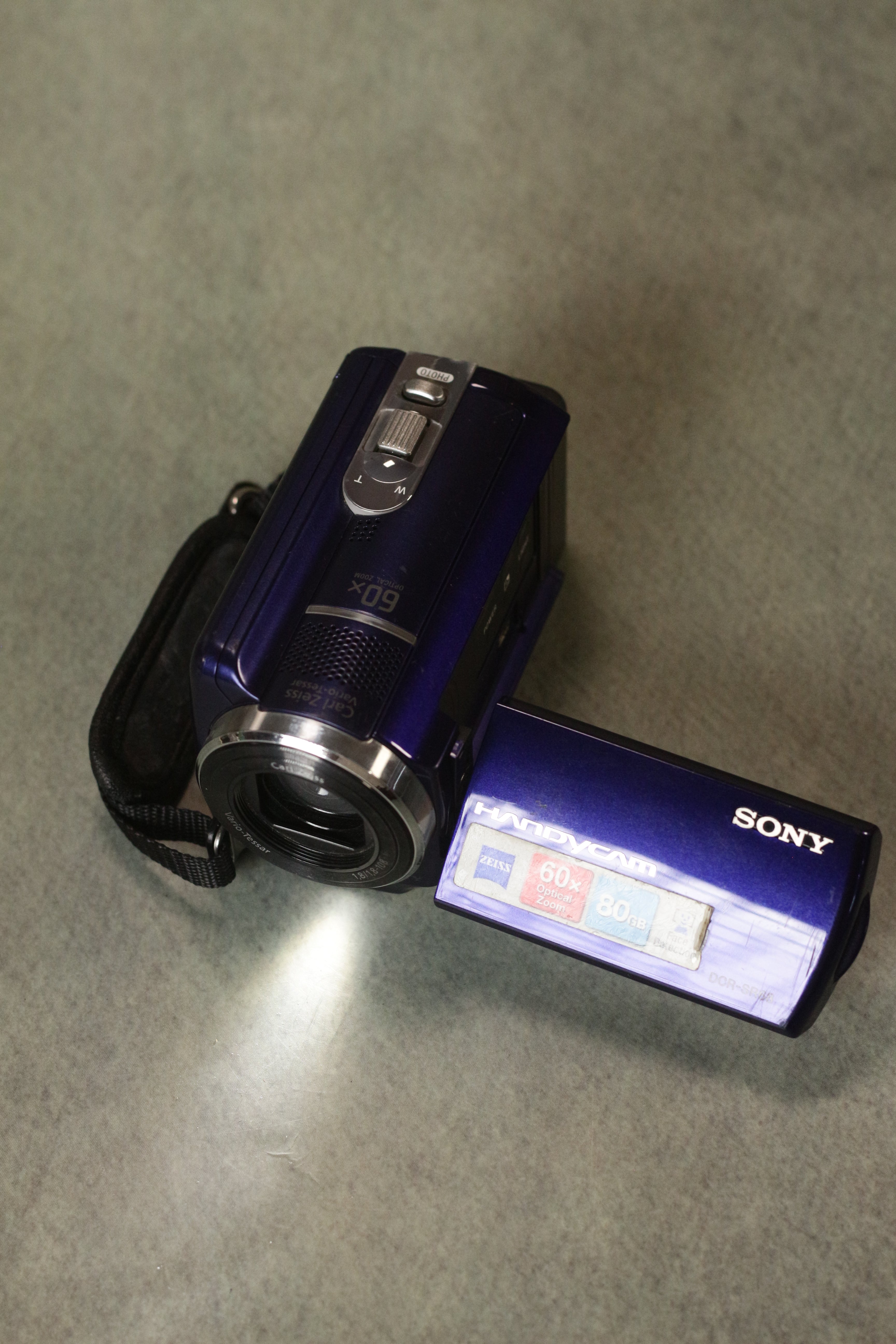 Sony Handycam DCR-SR68 (Deep Blue)