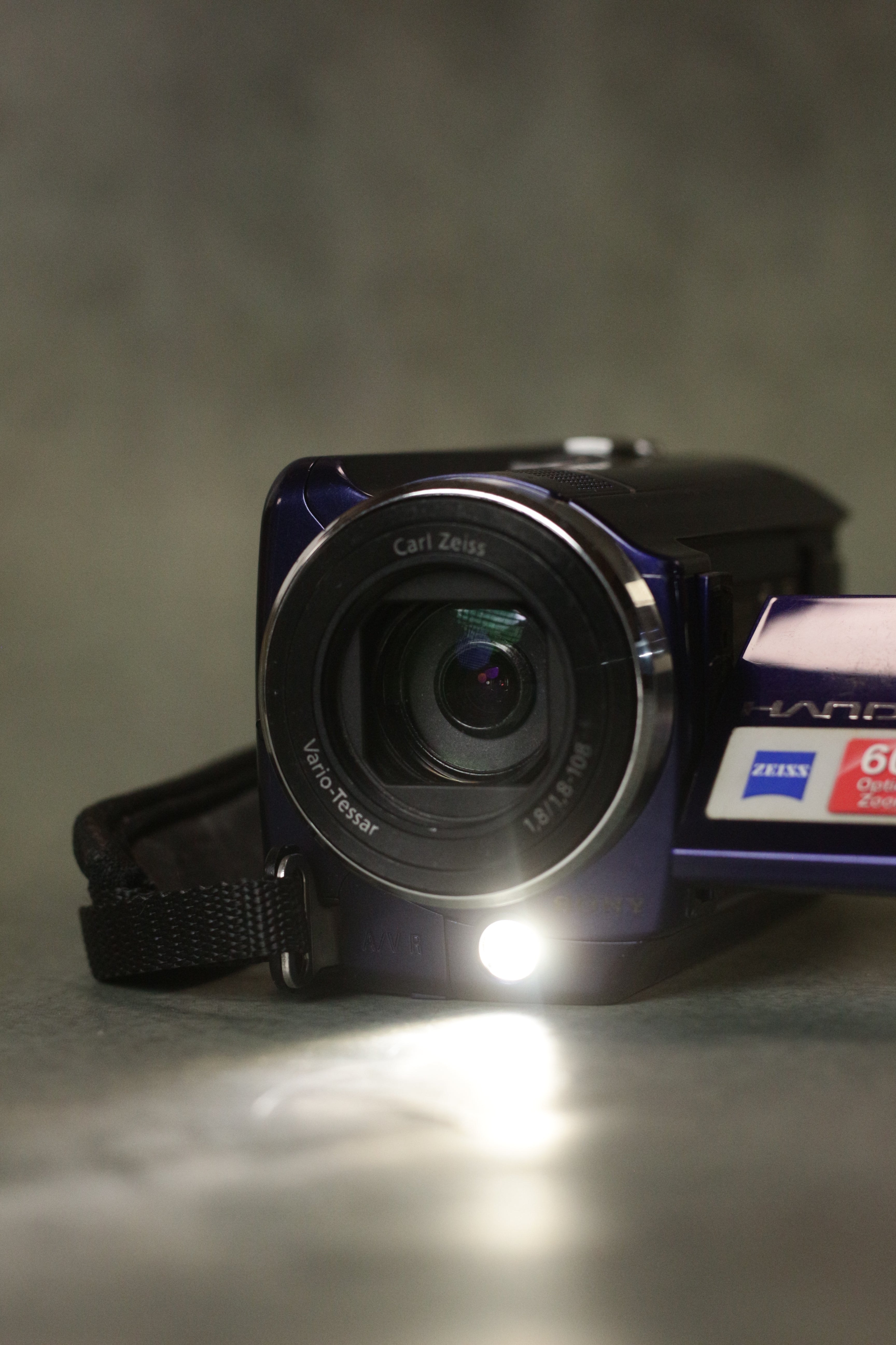 Sony Handycam DCR-SR68 (Deep Blue)
