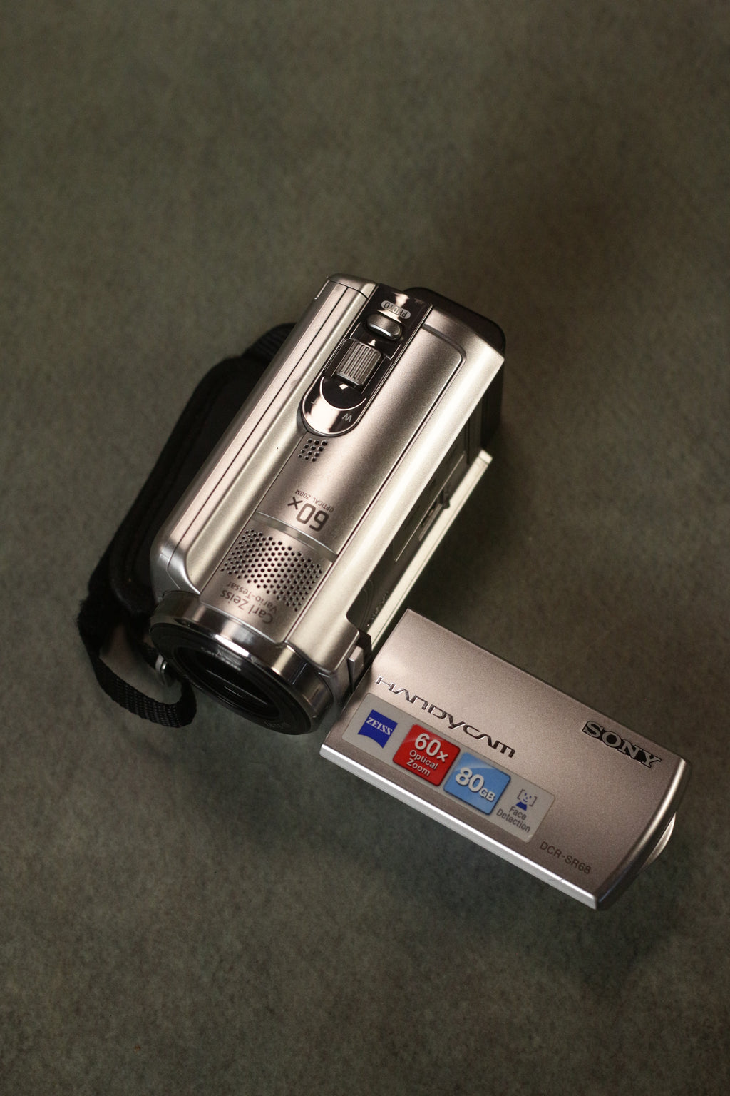 Sony Handycam DCR-SR68 (Silver)