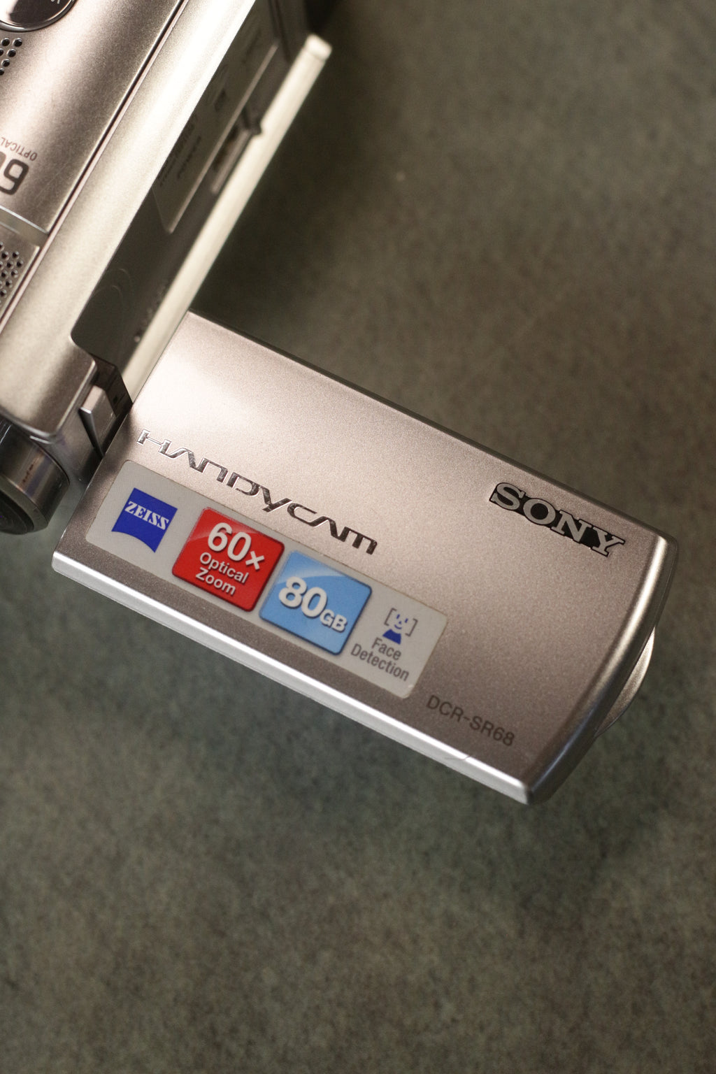 Sony Handycam DCR-SR68 (Silver)