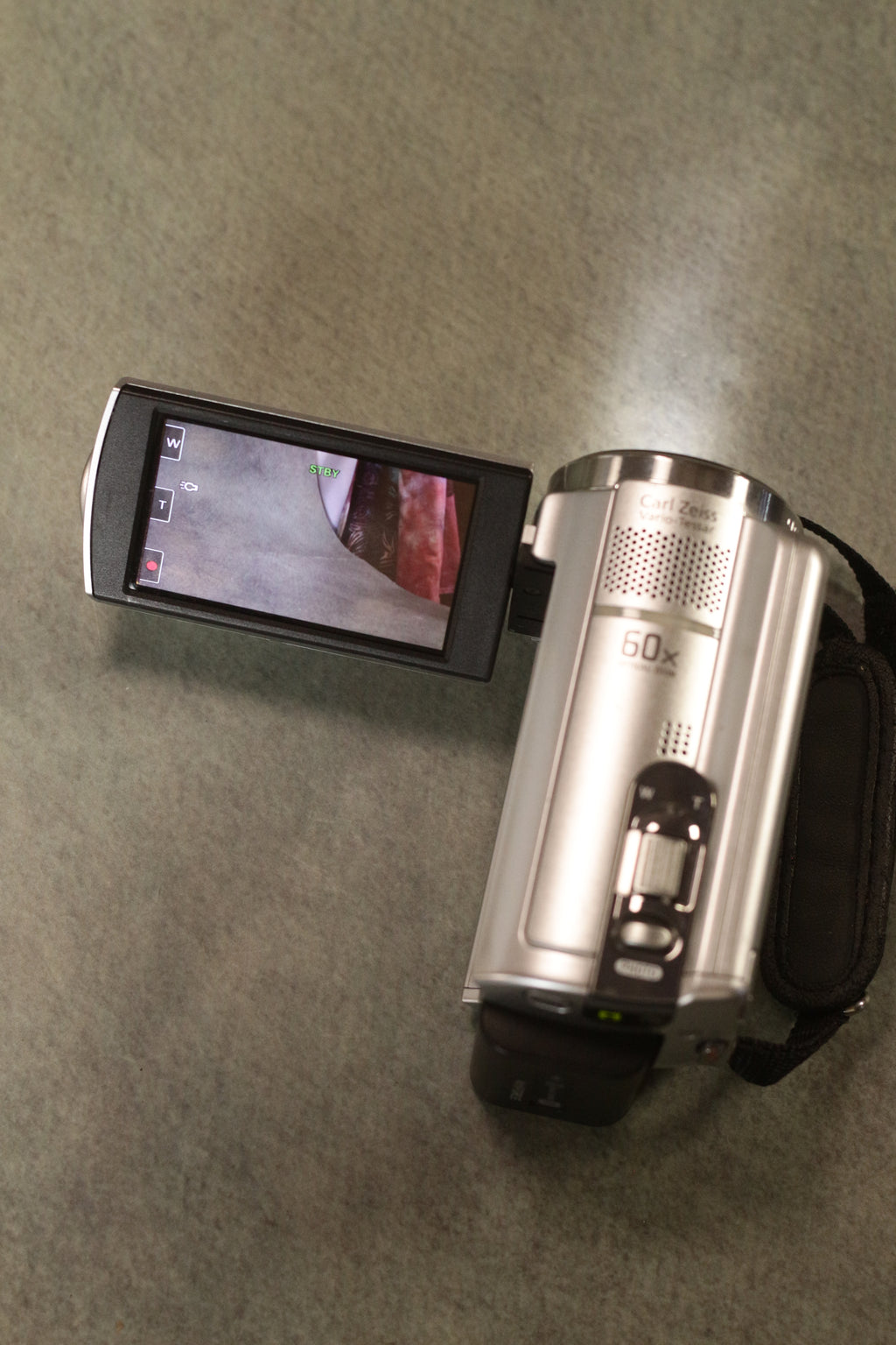 Sony Handycam DCR-SR68 (Silver)
