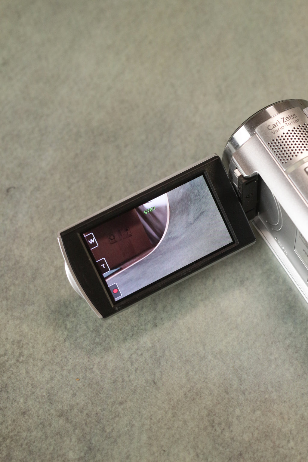 Sony Handycam DCR-SR68 (Silver)