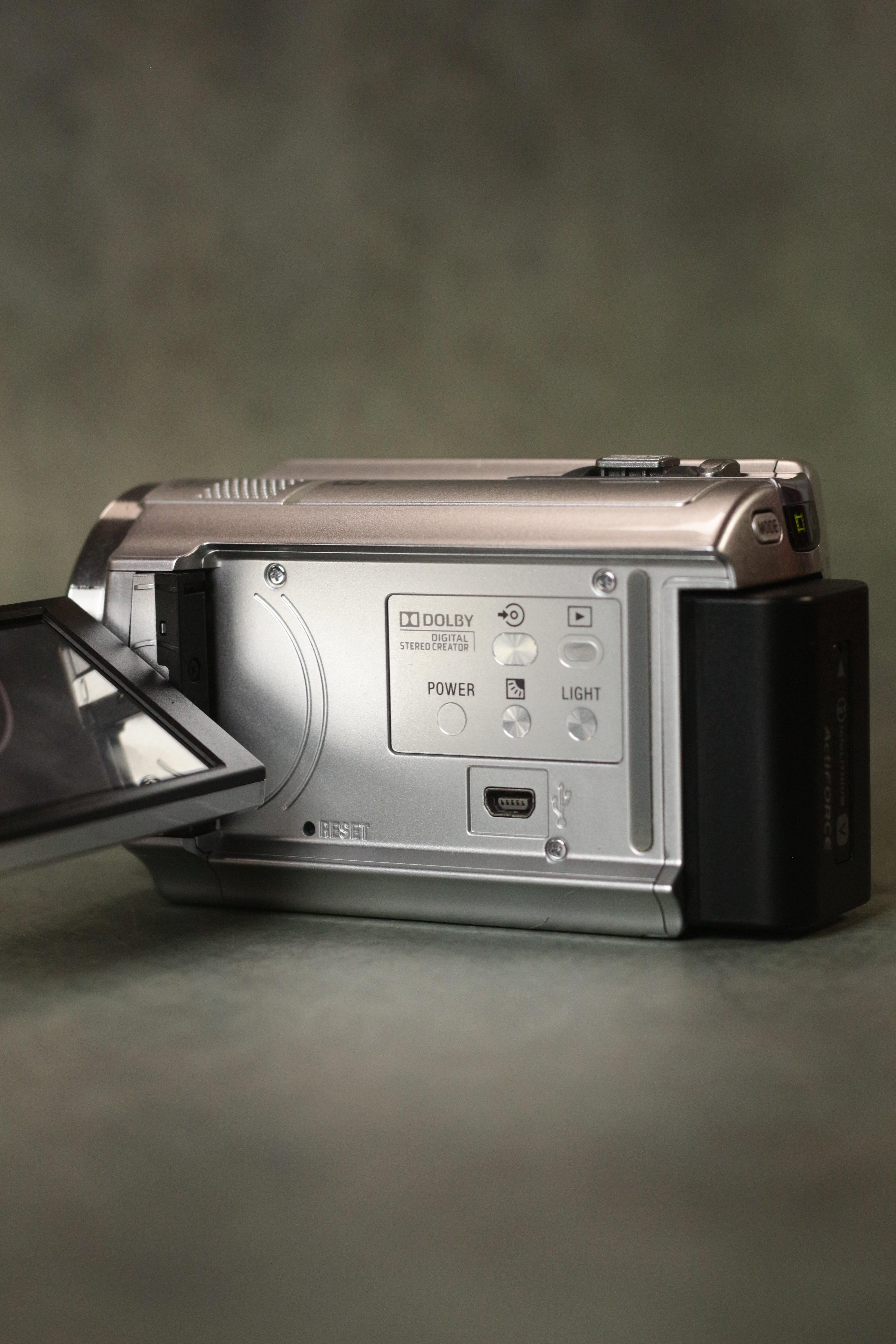 Sony Handycam DCR-SR68 (Silver)