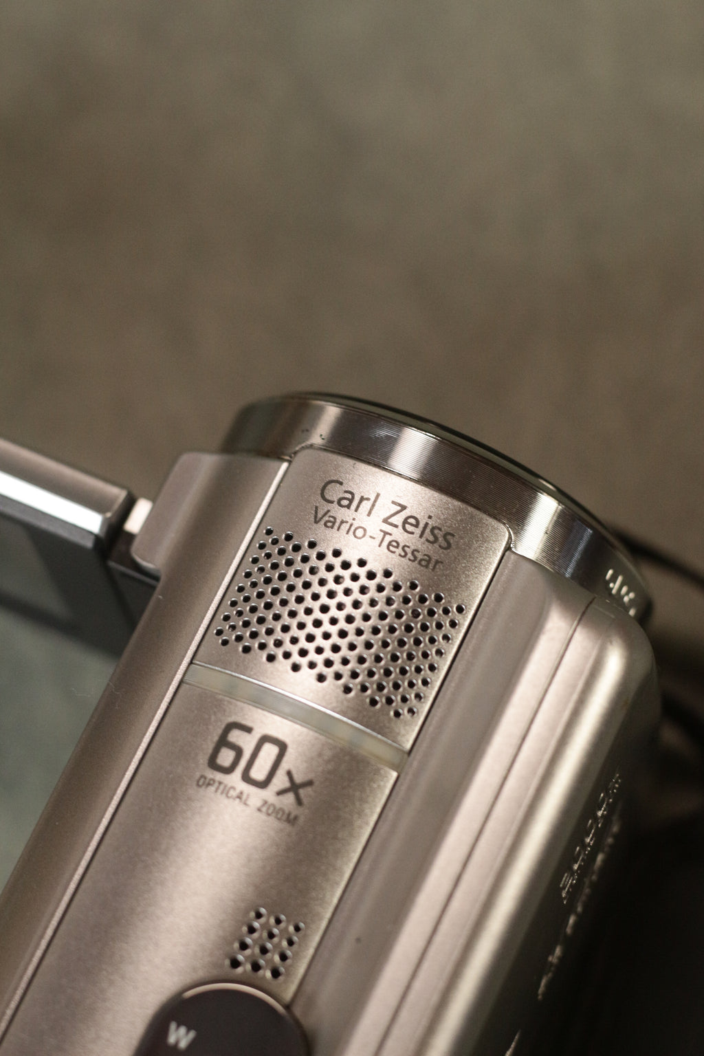 Sony Handycam DCR-SR68 (Silver)