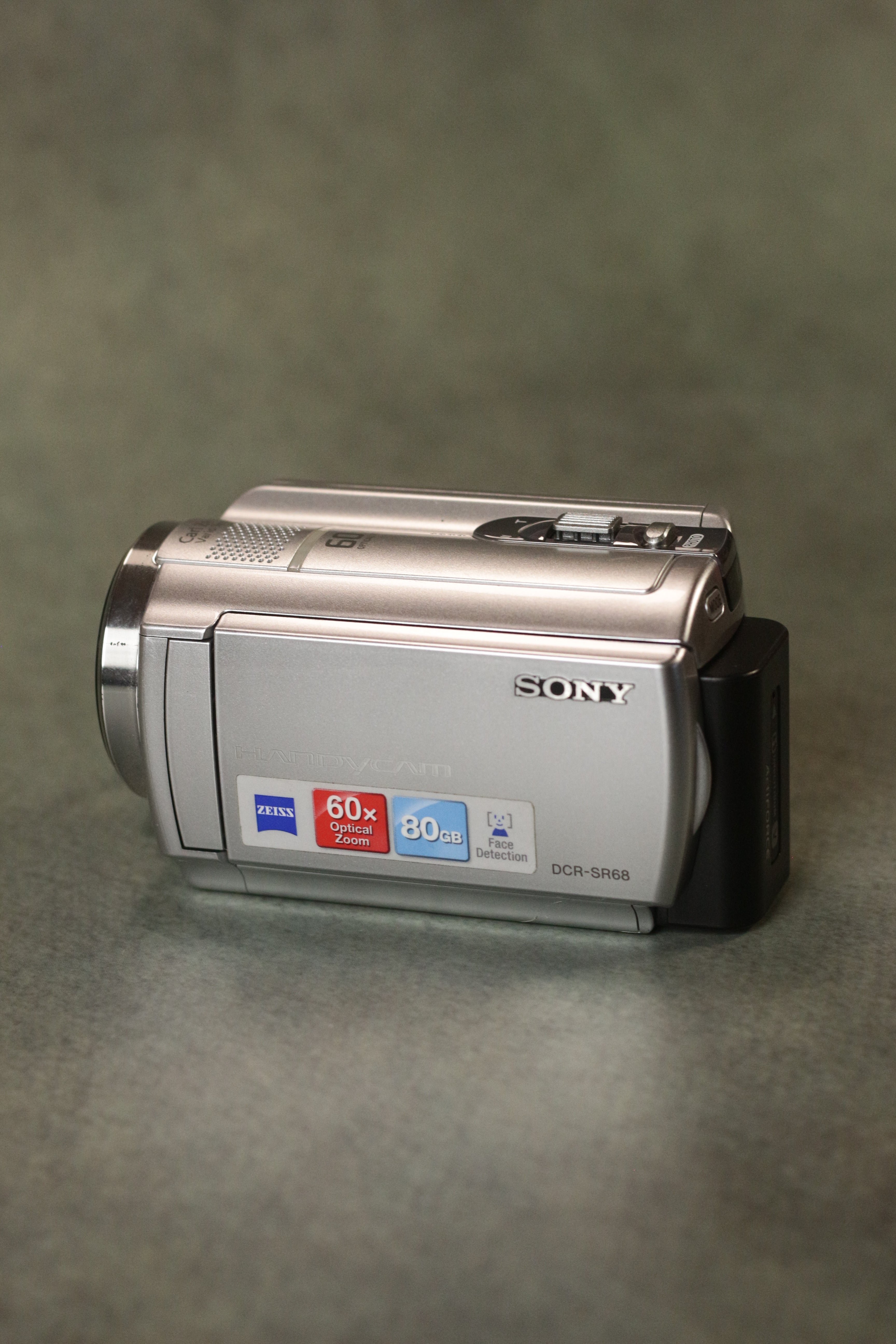 Sony Handycam DCR-SR68 (Silver)