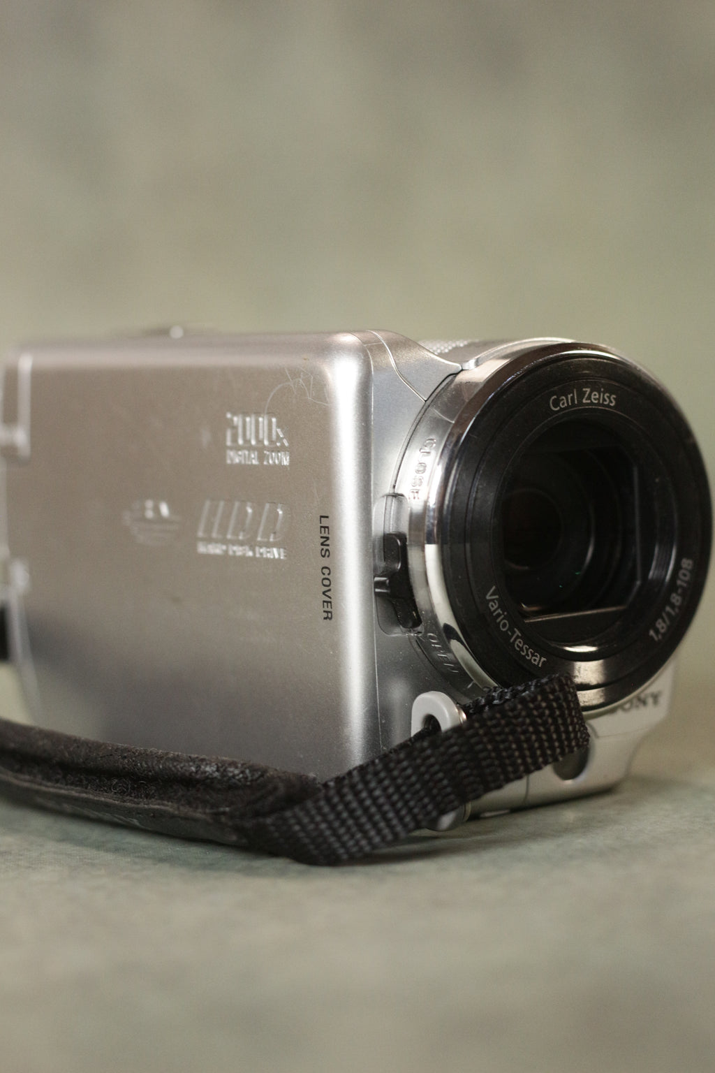 Sony Handycam DCR-SR68 (Silver)