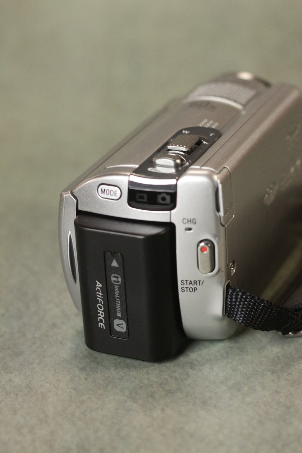 Sony Handycam DCR-SR68 (Silver)