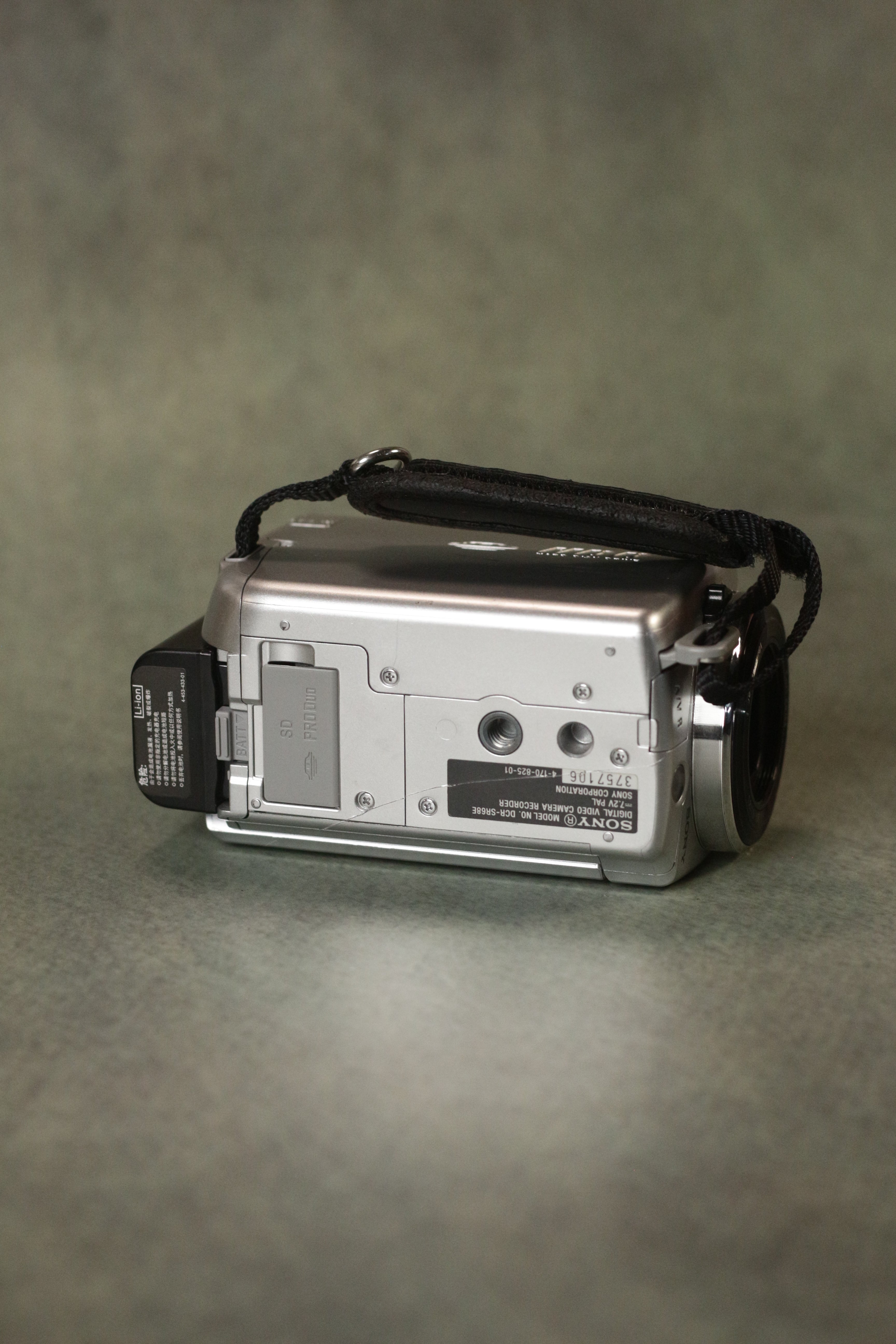 Sony Handycam DCR-SR68 (Silver)