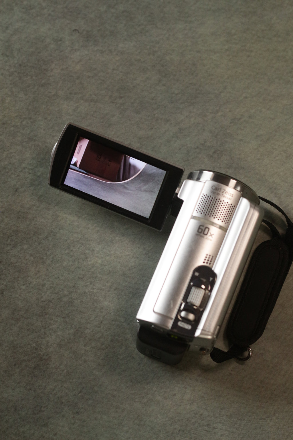 Sony Handycam DCR-SR68 (Silver)
