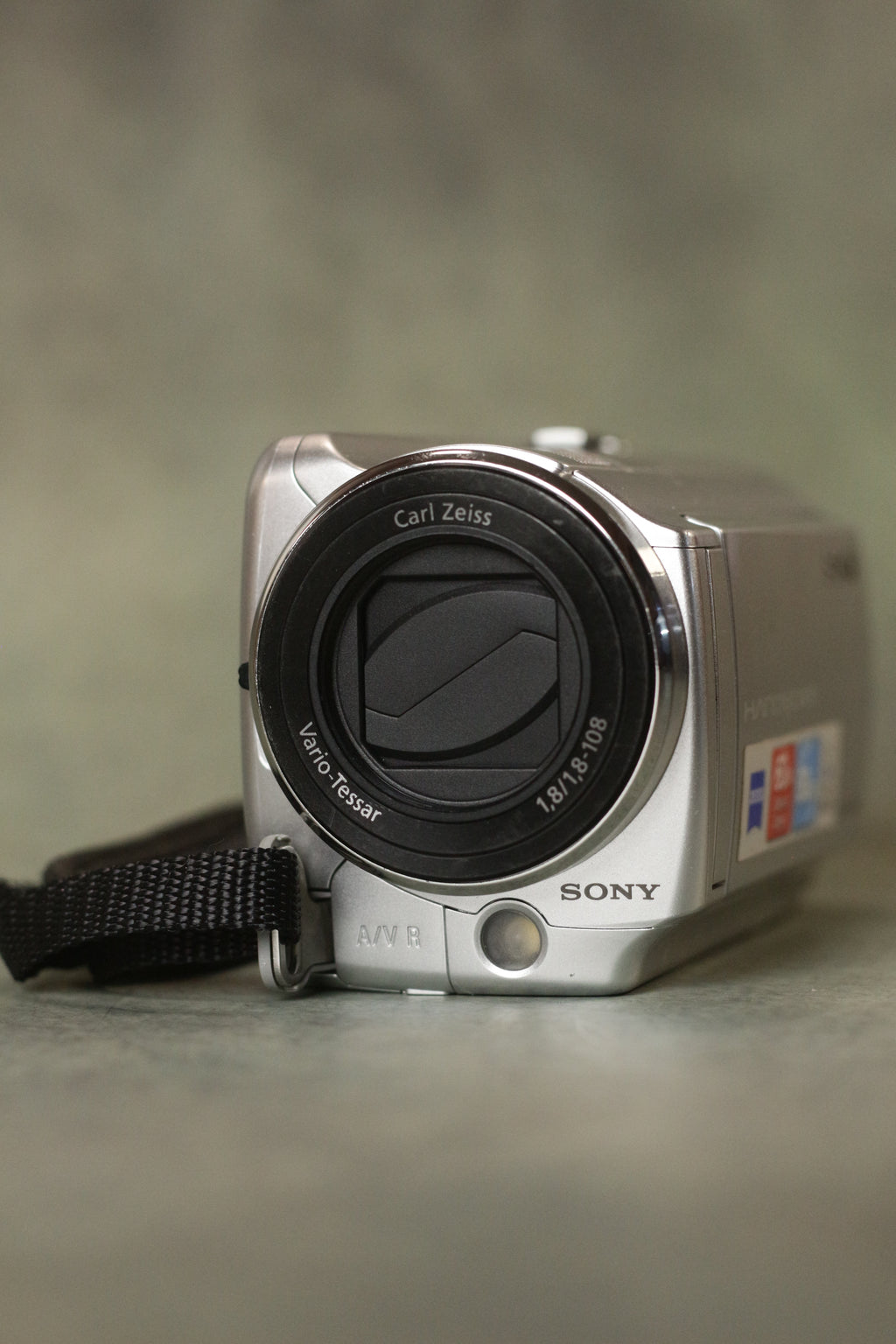 Sony Handycam DCR-SR68 (Silver)